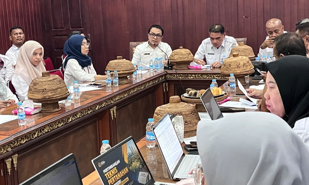 Kepala Kantor BPN Muna Hadiri Rapat Forum Penataan Ruang Terkait Permohonan PKKPR di Muna Timur